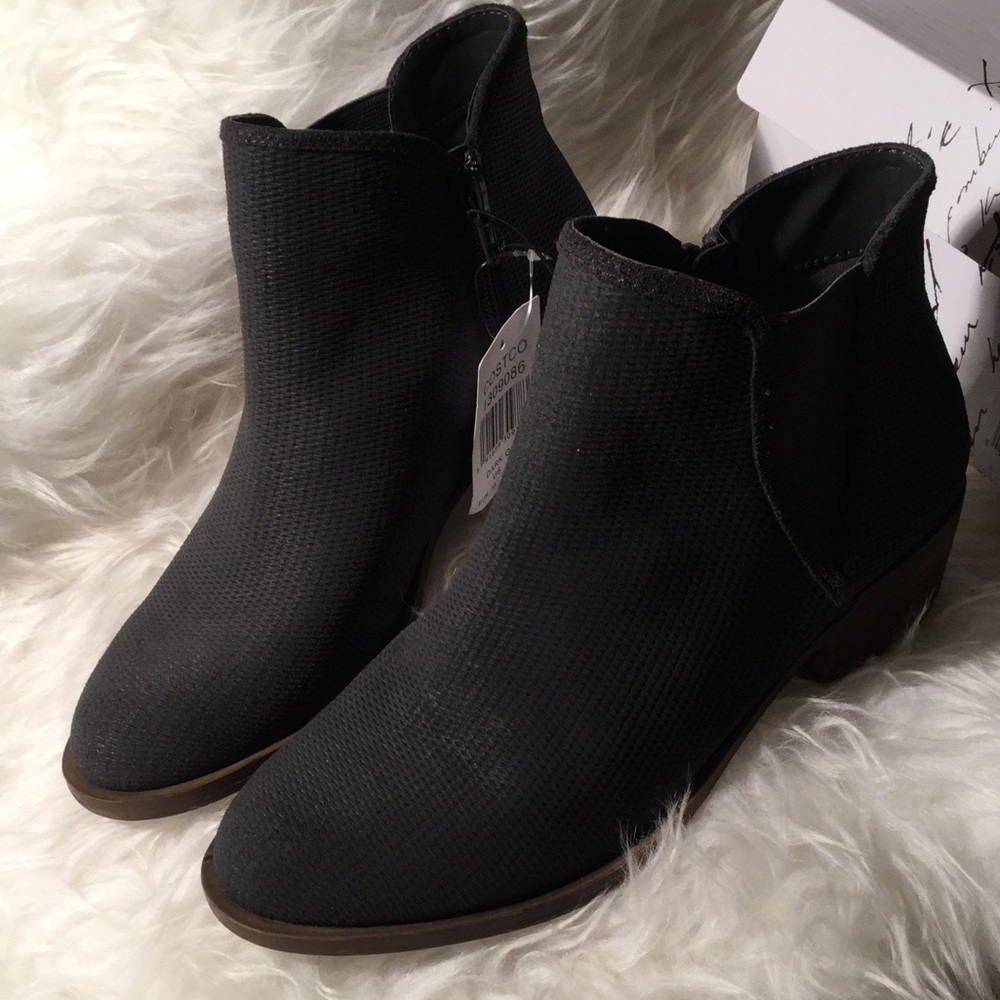Kensie Gerona ankle bootie